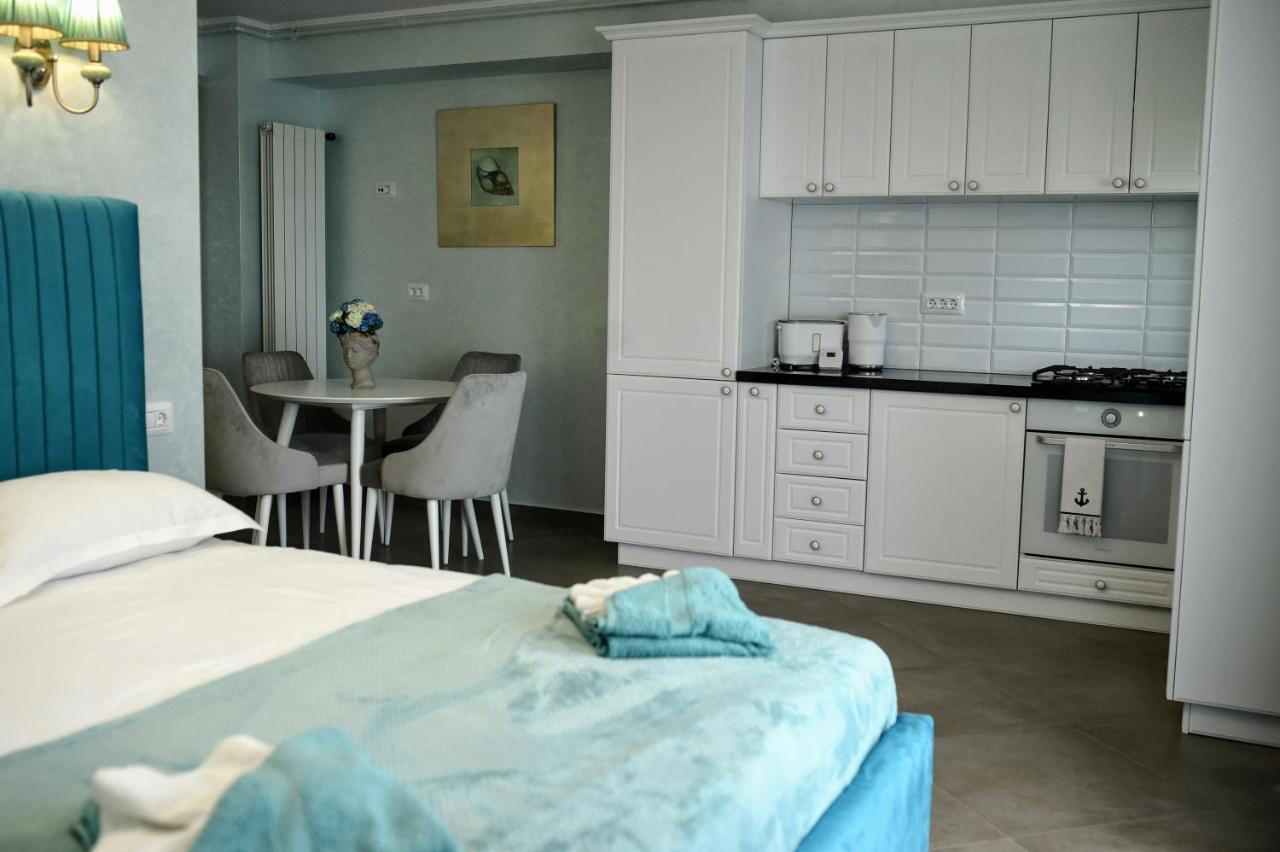 Myosotis Mamaia Studio By The Lake Apartamento Exterior foto