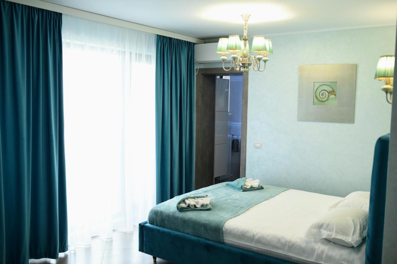 Myosotis Mamaia Studio By The Lake Apartamento Exterior foto