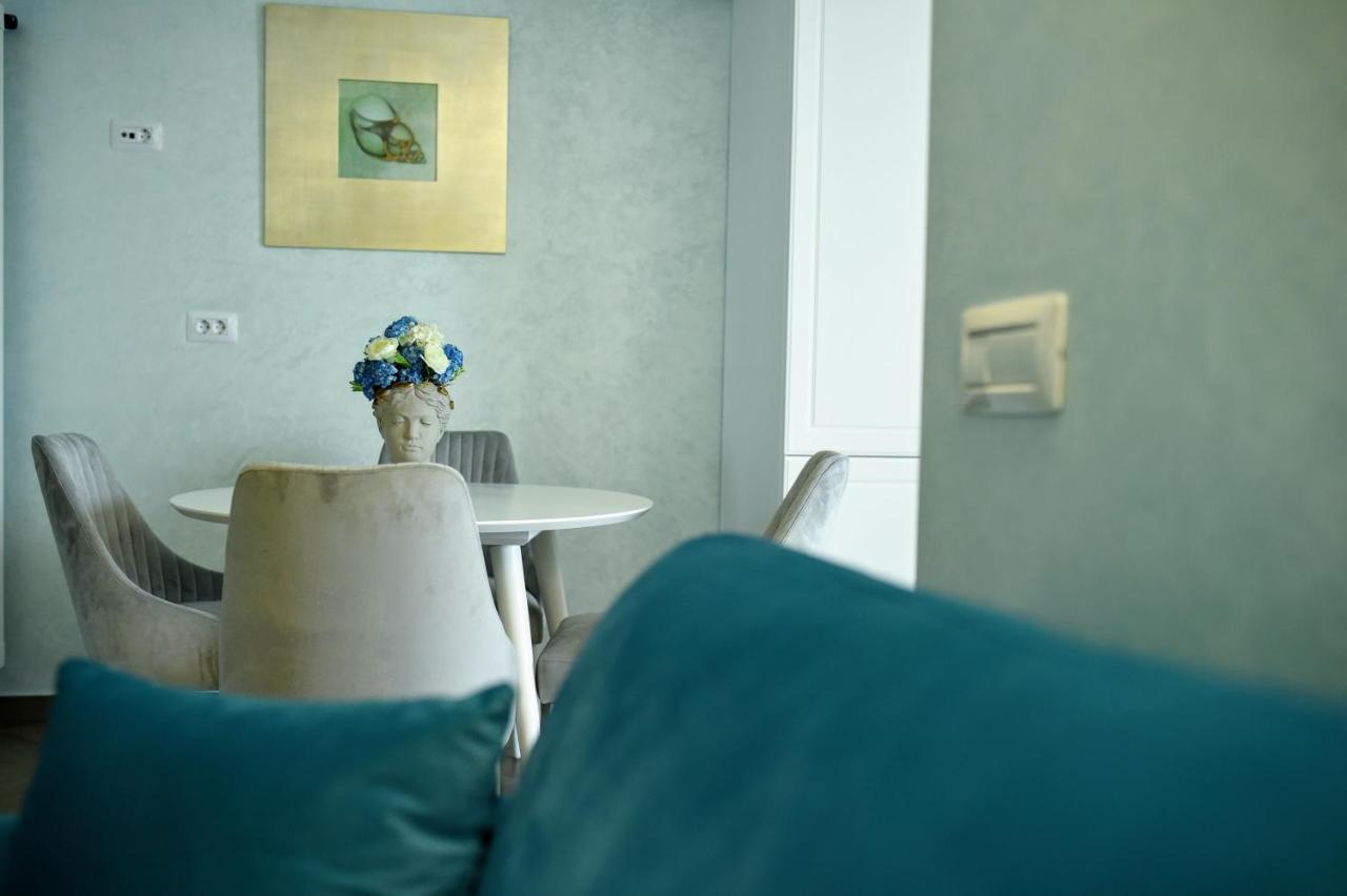 Myosotis Mamaia Studio By The Lake Apartamento Exterior foto