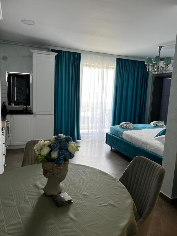 Myosotis Mamaia Studio By The Lake Apartamento Exterior foto
