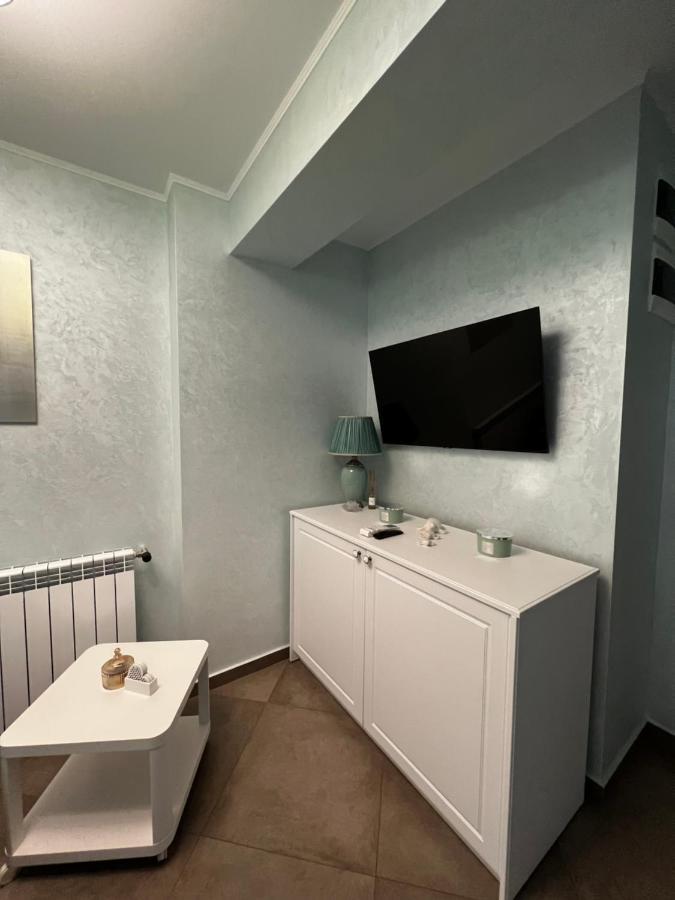 Myosotis Mamaia Studio By The Lake Apartamento Exterior foto